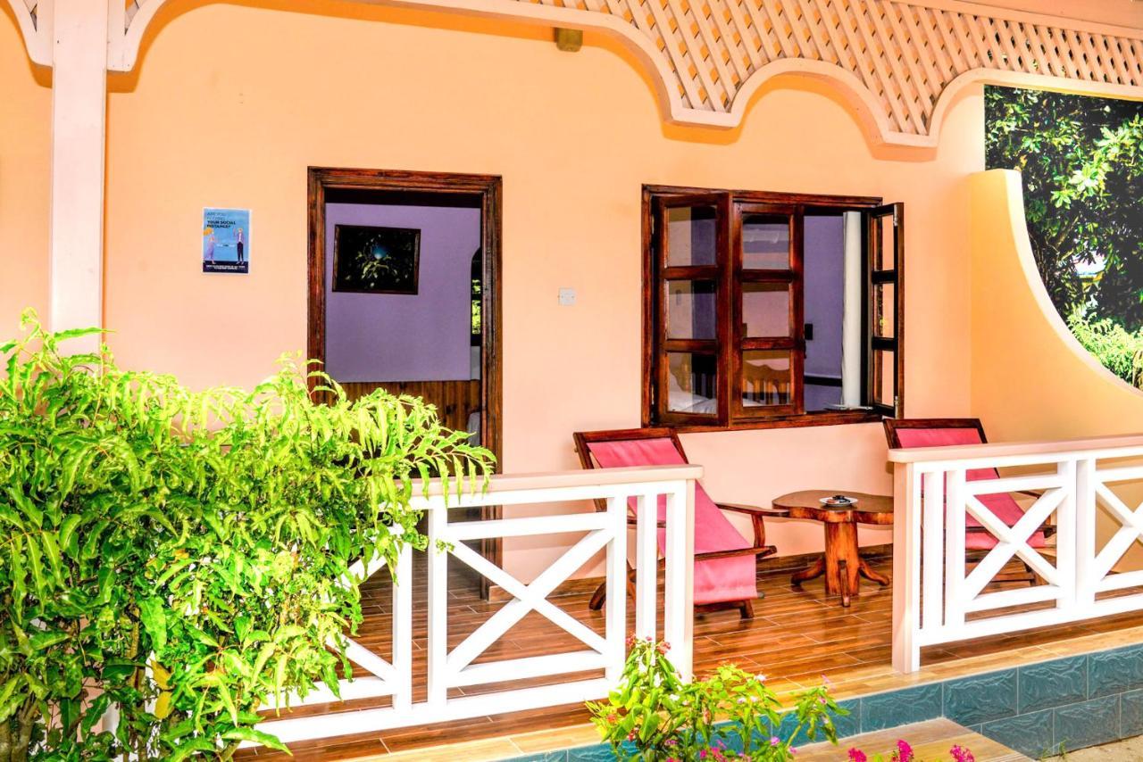 Bernique Guesthouse La Digue  Extérieur photo